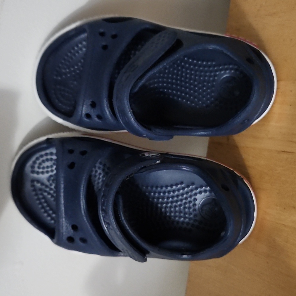 Crocs - Picture 2 of 3
